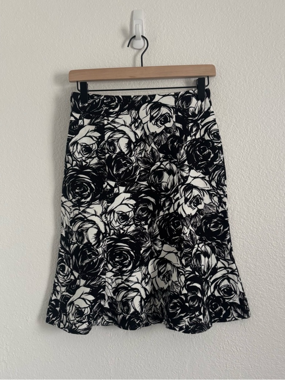 NWT United Colors of Benetton Women's Size 38 (US 2) Black/White Floral Skirt